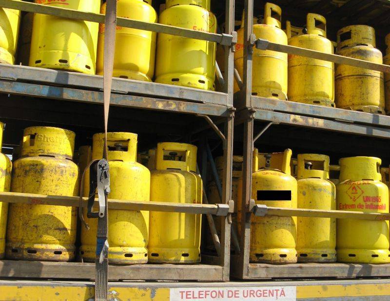 Butelii confiscate şi amenzi aplicate de Protecţia Consumatorilor