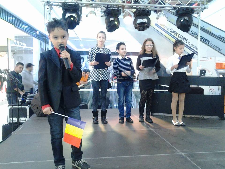 Spectacol de 1 Decembrie la Mall