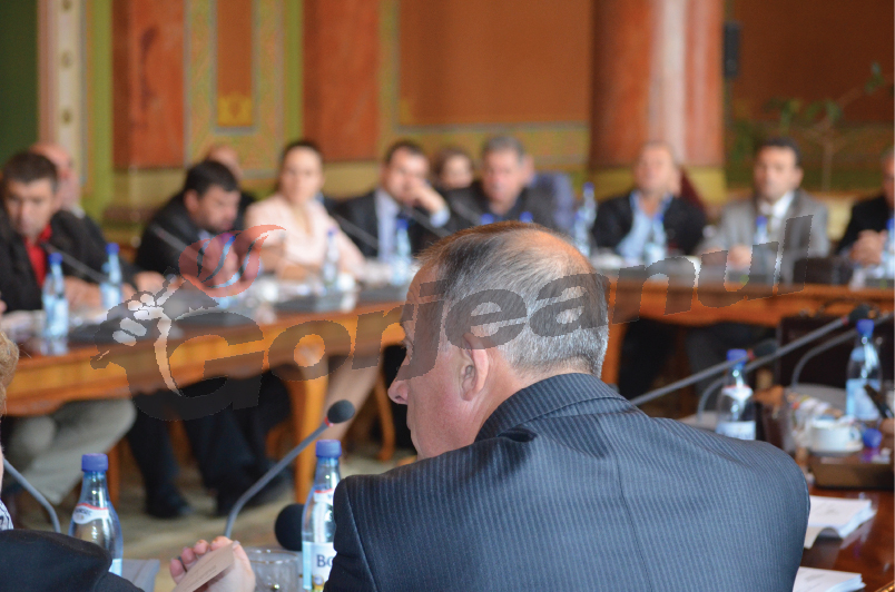 Gura târgului – Consilierii din Gorj care au schimbat partidul tremură că îşi pierd scaunele