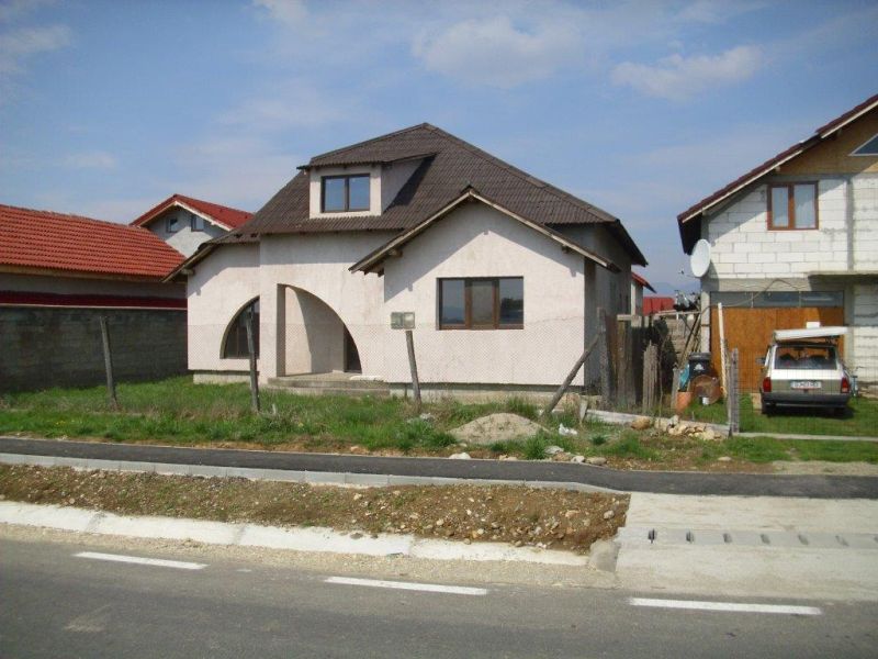 Foşti angajaţi ai APM Gorj şi-au pierdut vila pentru neplata ratelor în franci