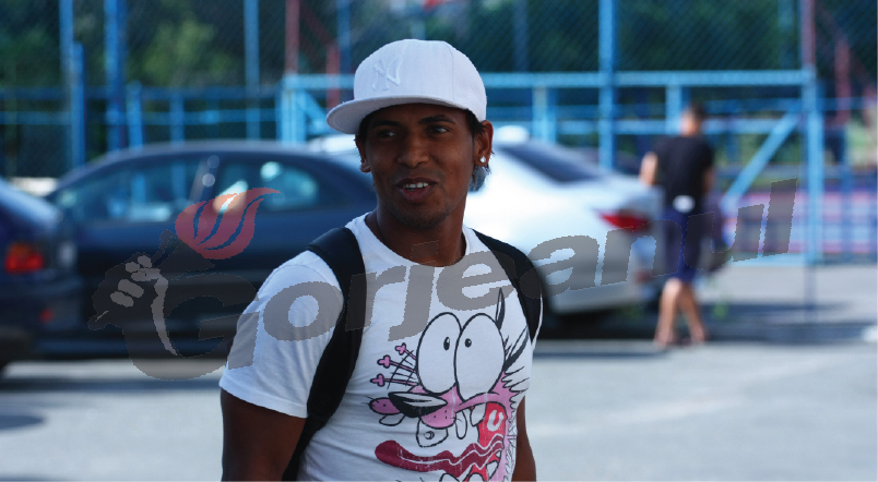 Brazilianul Eric de Oliveira, lăsat pe aeroport în Bucureşti / Eric, o zi pierdută pe paşaport!