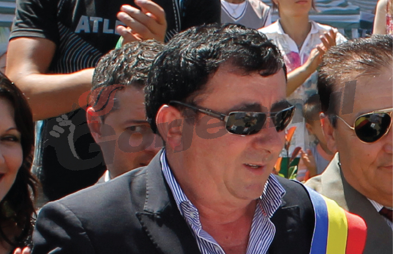 Primarul Filip, alături de cetăţeni pe Facebook