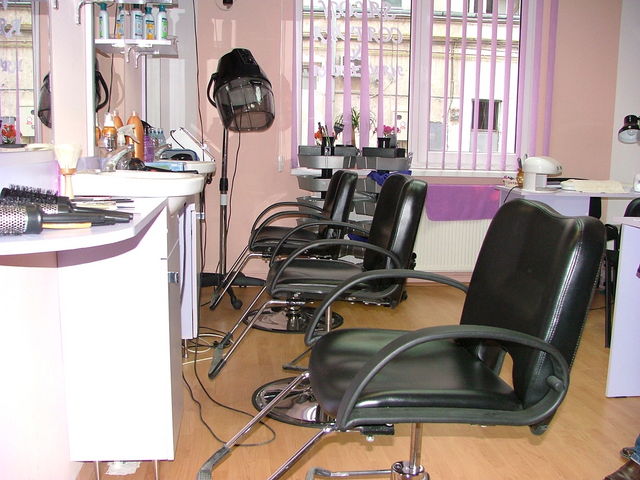 Serviciile cosmetice, sancţionate de Protecţia Consumatorului