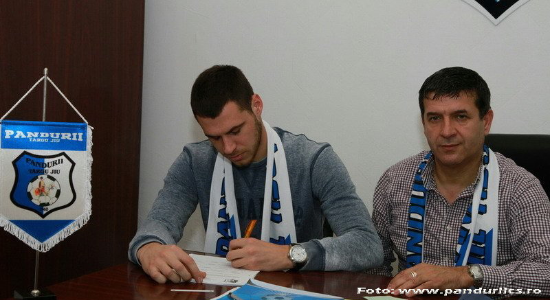 Pandurii, cu piciorul pe acceleraţie la achiziţii