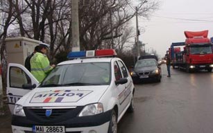 Prins la volan cu permisul suspendat