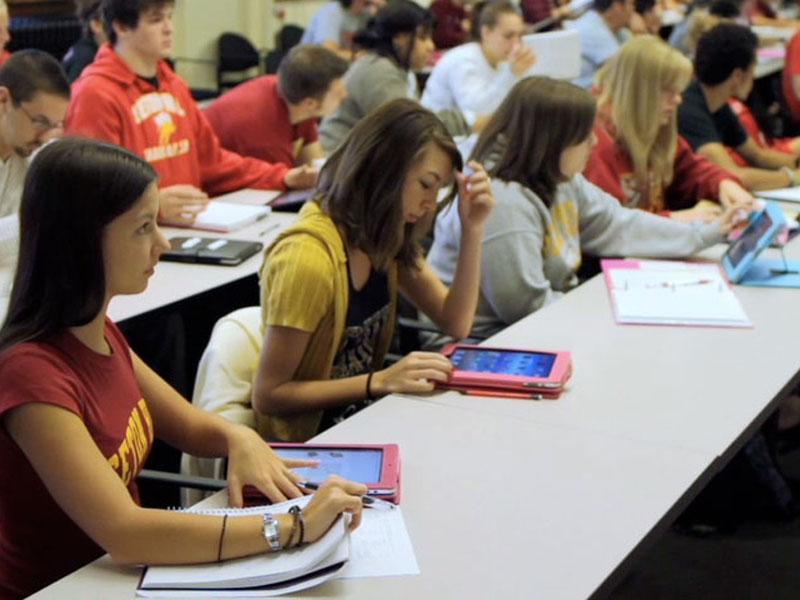 Data limită de transmitere a proiectelor pentru concursul „Resurse digitale pentru viitor”, prelungită