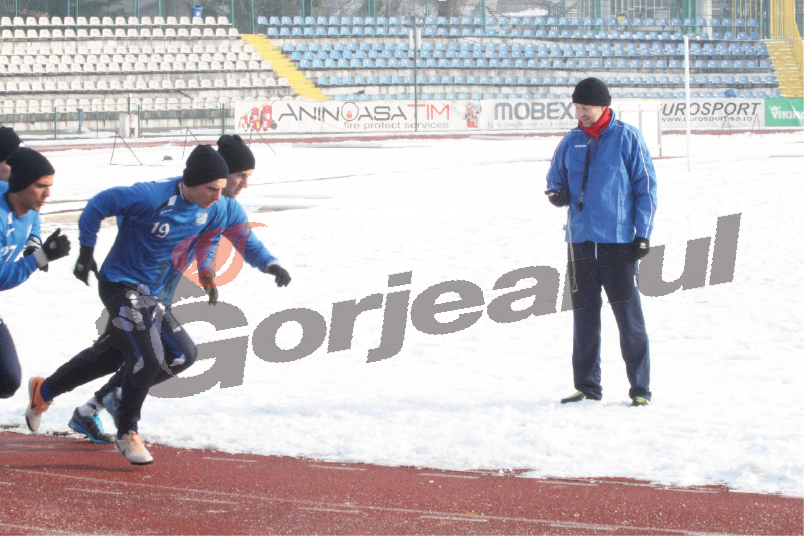 Pandurii pleacă la Izvorani