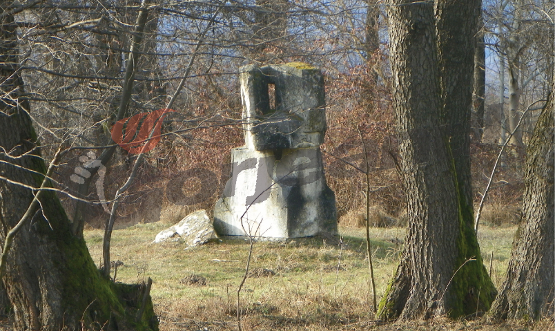 Sub ochii administraţiei locale / Sculpturile de la Hobiţa se degradează