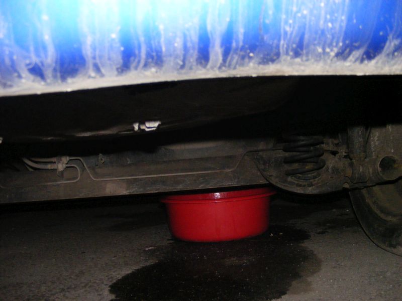 Prinşi la furat de motorină cu ligheanul