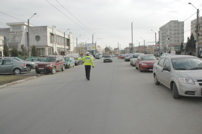 Sute de pietoni, amendaţi de poliţiştii gorjeni pentru traversare neregulamentară
