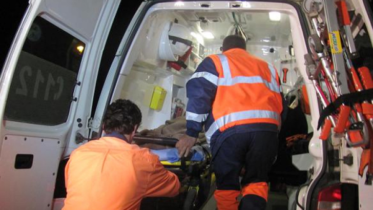 Pieton acroşat de un autoturism la Moi