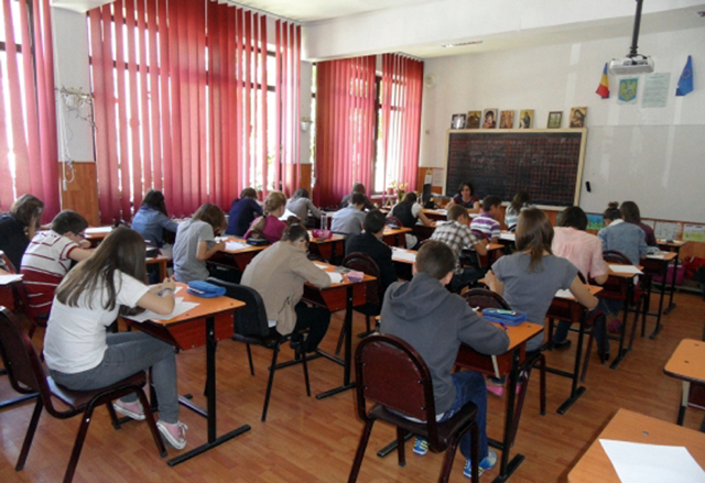 Trei elevi gorjeni, premiaţi la Suceava