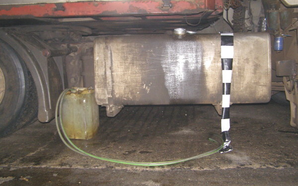 Prins la furat de motorină