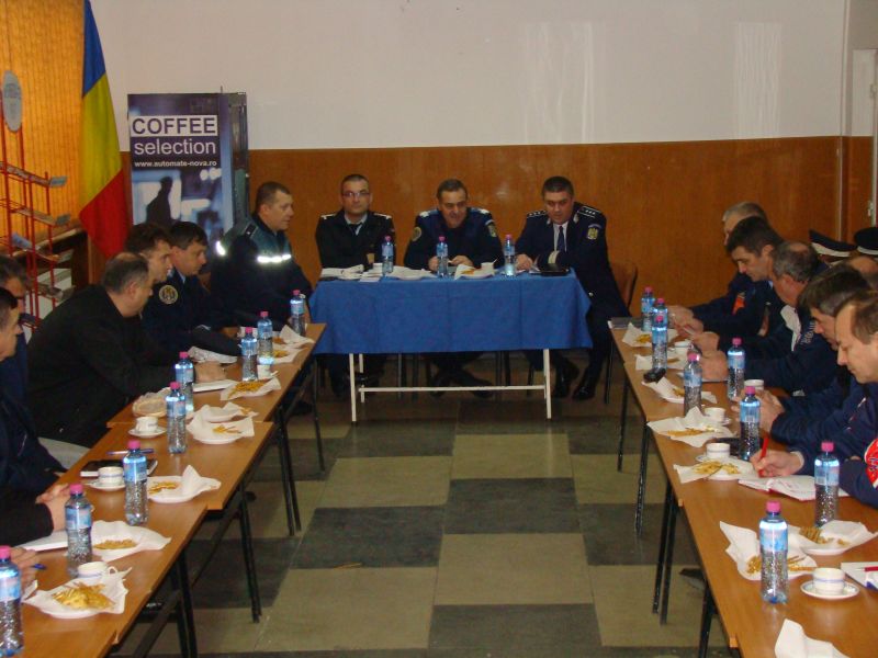 Jandarmii s-au întâlnit cu reprezentanţii cluburilor sportive