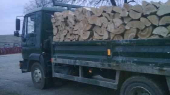 Material lemnos fără acte, confiscat de poliţişti