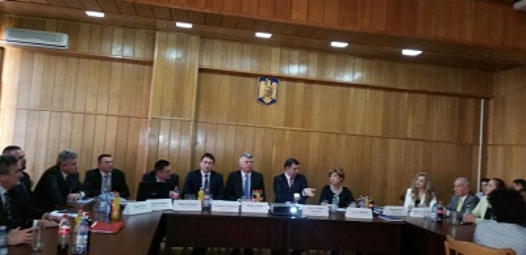 Ministrul Cazanciuc, cu secretarul Teodorescu la bilanţul Tribunalului Gorj