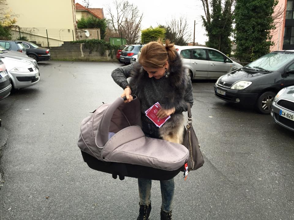 Moşica Roberta Crintea, la plimbare prin Paris