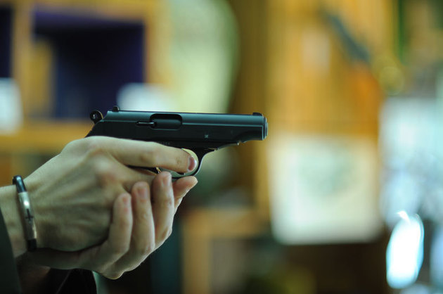 Focuri de armă pentru prinderea unor escroci