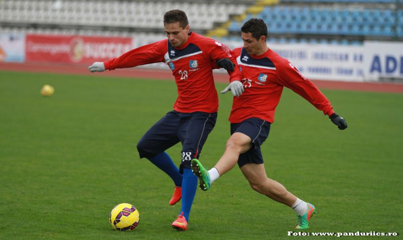 Au ochit alţi fundaşi din Vest