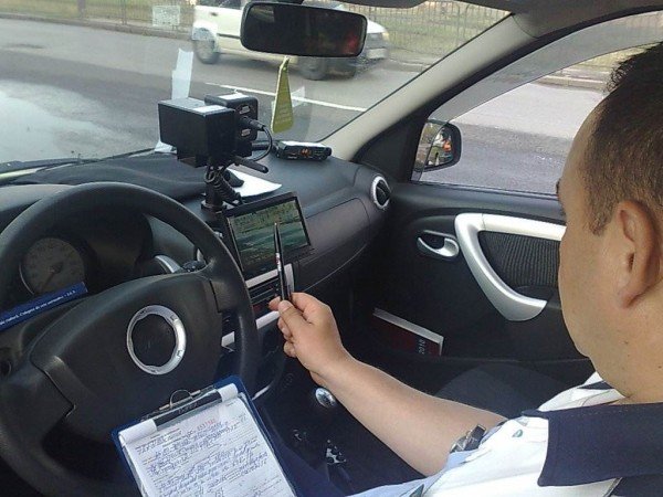 Sute de vitezomani, sancţionaţi de poliţişti