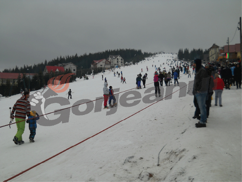 Staţiunea Rânca, luată cu asalt de turişti