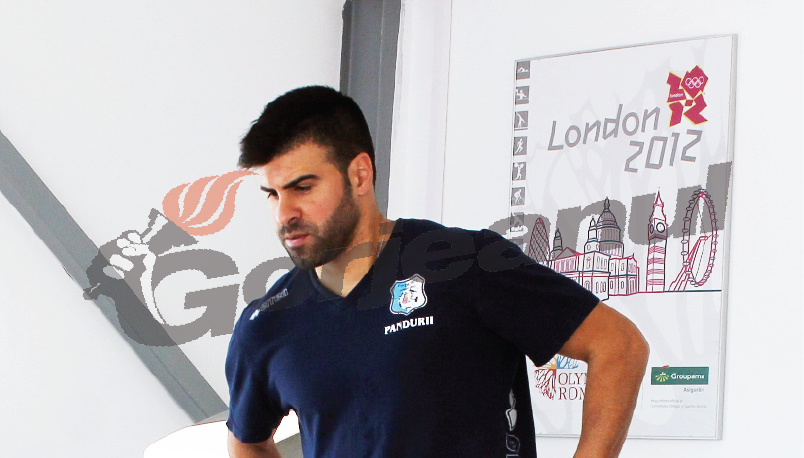 Christou, oprit de medici