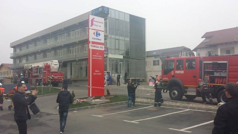 Alarmă și multă zarvă la mall