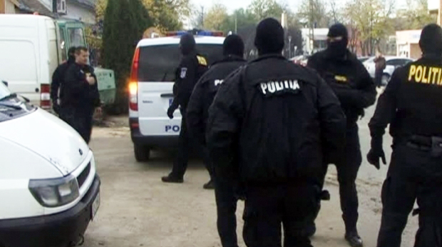 Percheziții la firme de construcții din Gorj