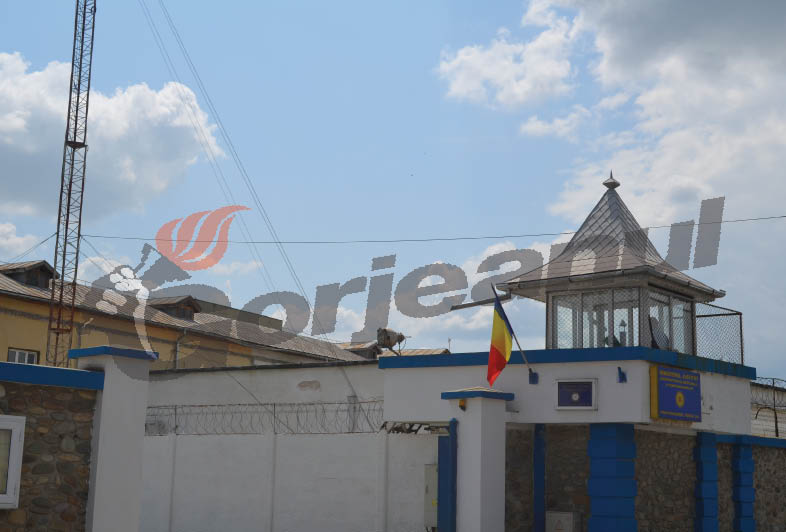 231 de copii gorjeni au unul sau ambii părinţi în închisoare