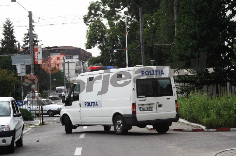 Hoţi prinşi de poliţişti