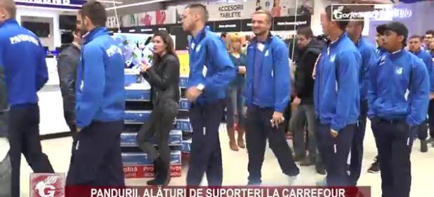 PANDURII, ALĂTURI DE SUPORTERI LA CARREFOUR