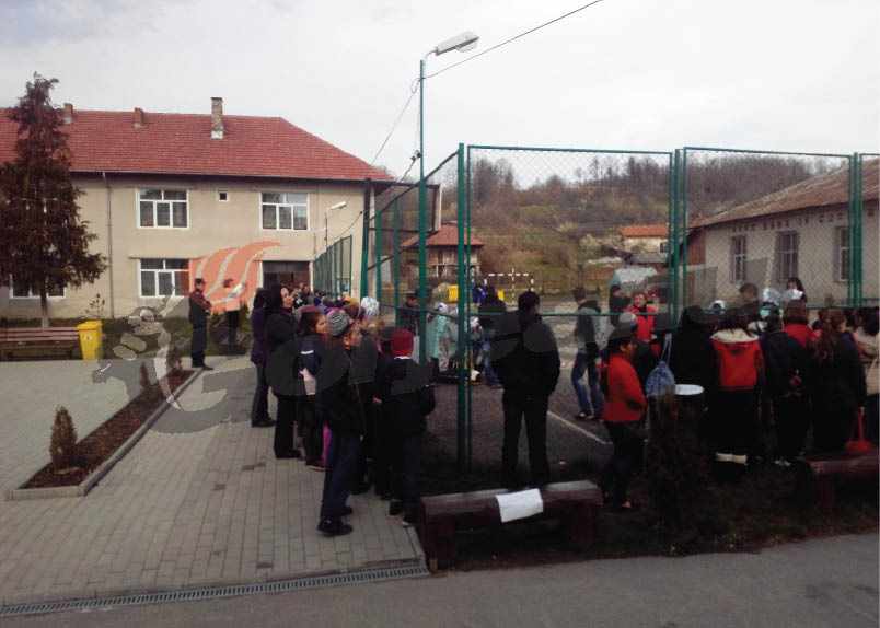 Jandarmii gorjeni, asaltați de elevi