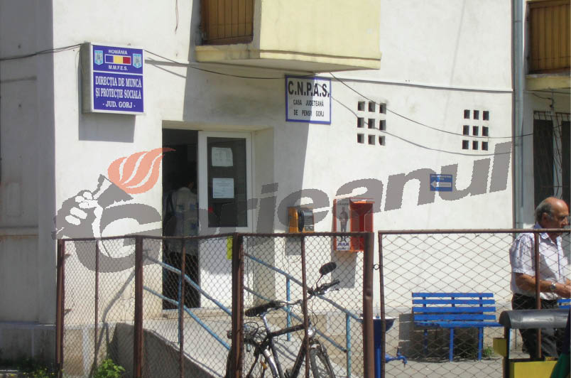 Pentru neplata taxelor locale / Zeci de suspendări a indemnizaţiilor de creştere a copilului şi stimulentului de inserţie