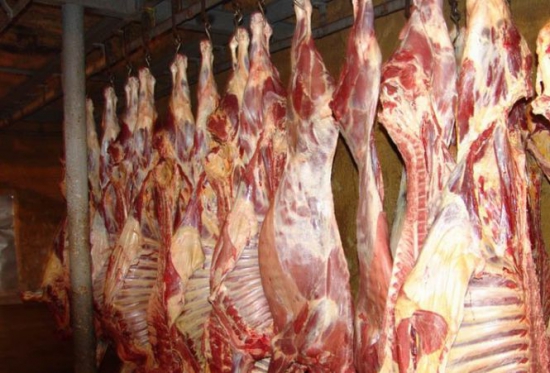 Sute de kilograme de carne de porc şi miel, confiscate de poliţişti