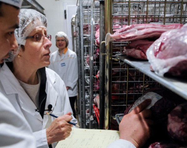 Magazine alimentare, sancţionate de inspectorii DSVSA