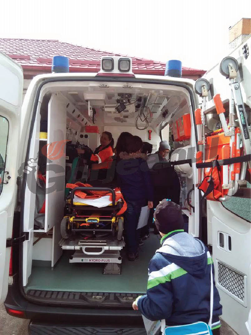 Zeci de elevi au trecut pragul Ambulanţei