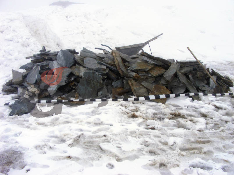 Exploatare ilegală de balast pe albia pârâului Brătuia