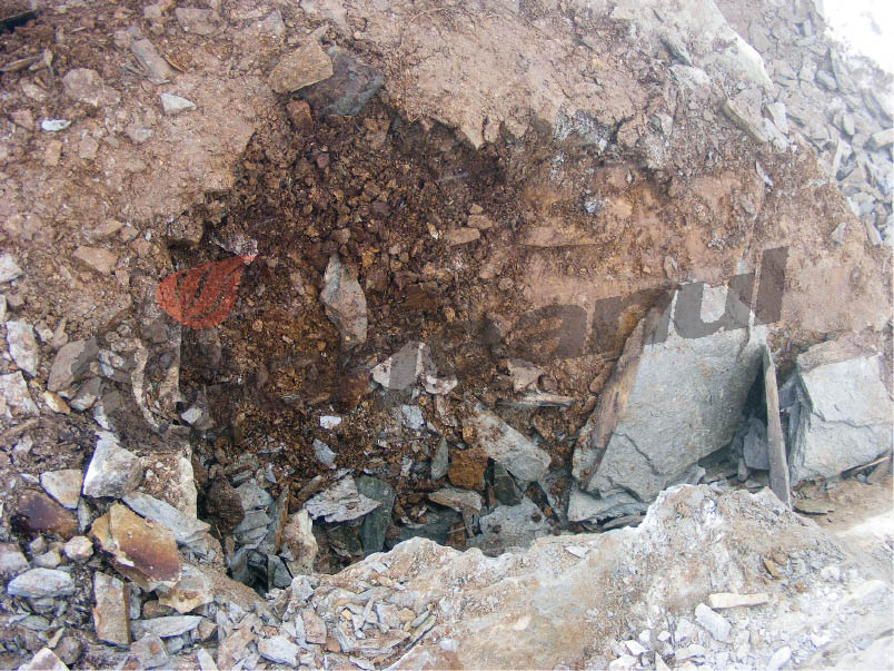 Exploatau rocă din Rânca fără permis