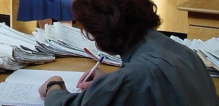 Zeci de gorjeni vor să devină grefieri