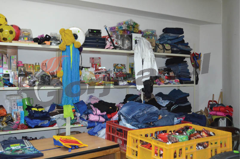 Îmbrăcăminte şi încălţăminte de sezon la magazinul de la Finanţe