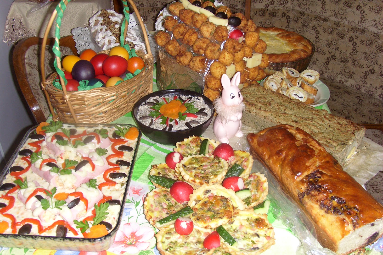 Medicii recomandă cumpătare la masa de Paşte