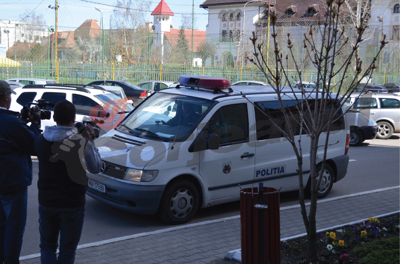 Cinci arestări după descinderile de la Motru