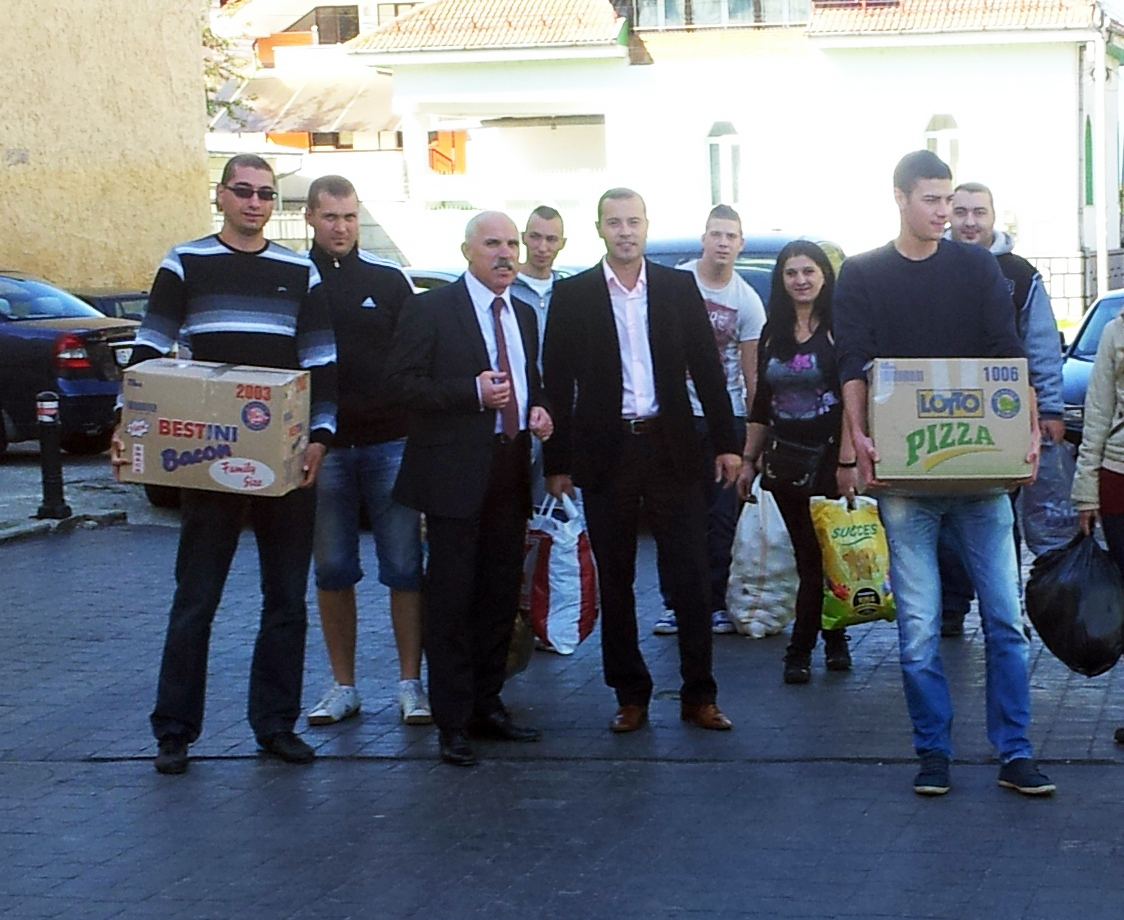 Tinerii social-democraţi din Târgu-Jiu, cu cadouri la copii nevoiaşi