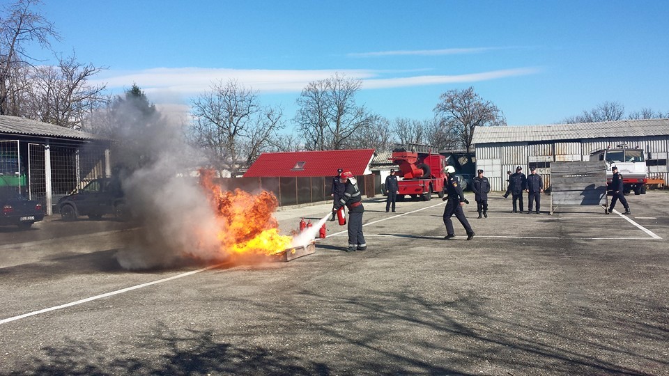 Pompierii şi-au deschis porţile pentru elevi