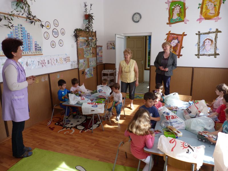 Social-democratele din Târgu-Jiu, cu cadouri la preşcolarii din Bârseşti şi Ursaţi