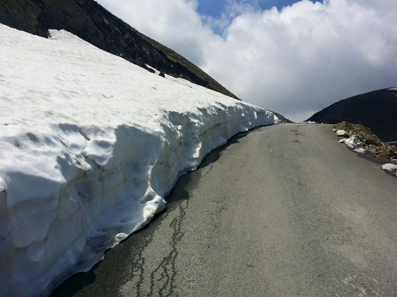 Pe lângă „munţi de zăpadă”, peisaje de vis pe Transalpina