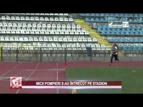 MICII POMPIERI S-AU ÎNTRECUT PE STADION