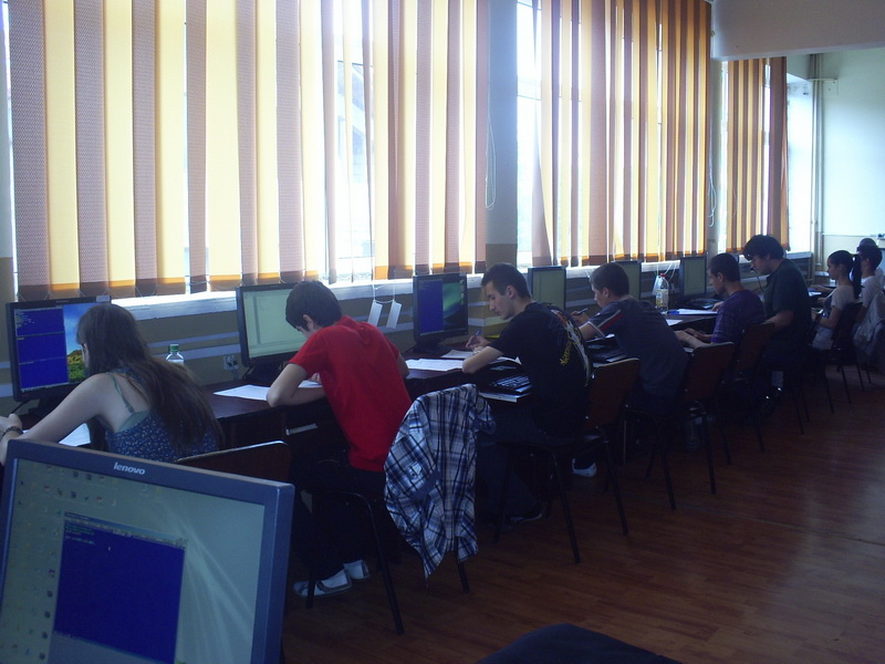 Participare internaţională la concursul RoTopCoder 2015