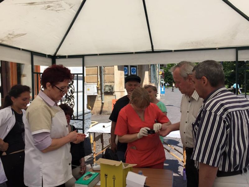 Studenţii de la Ştiinţe Medicale au marcat Ziua Asistentului prin muncă