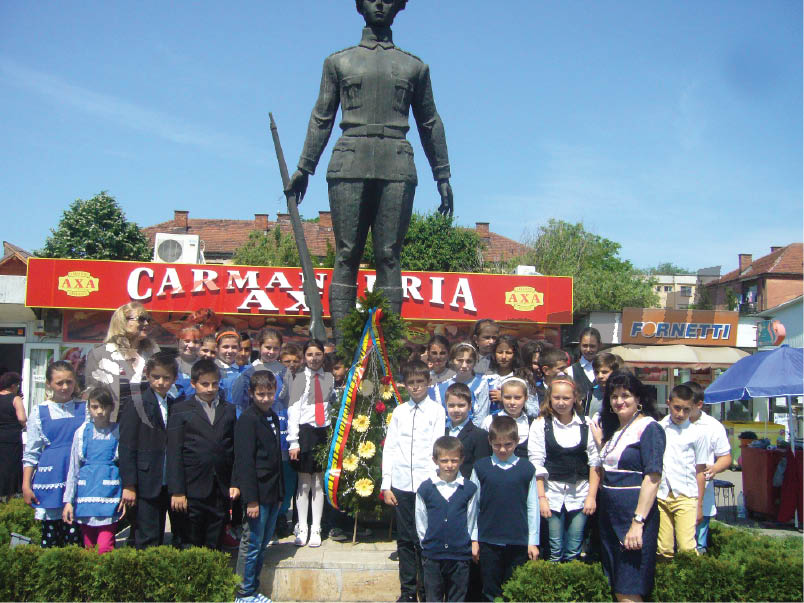 Eroii neamului, cinstiţi de elevi